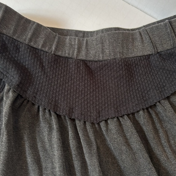 POL Shorts Gray Knit & Black Waffle Knit Trim Flutter Hem Elastic Waist, Pockets - Picture 3 of 8
